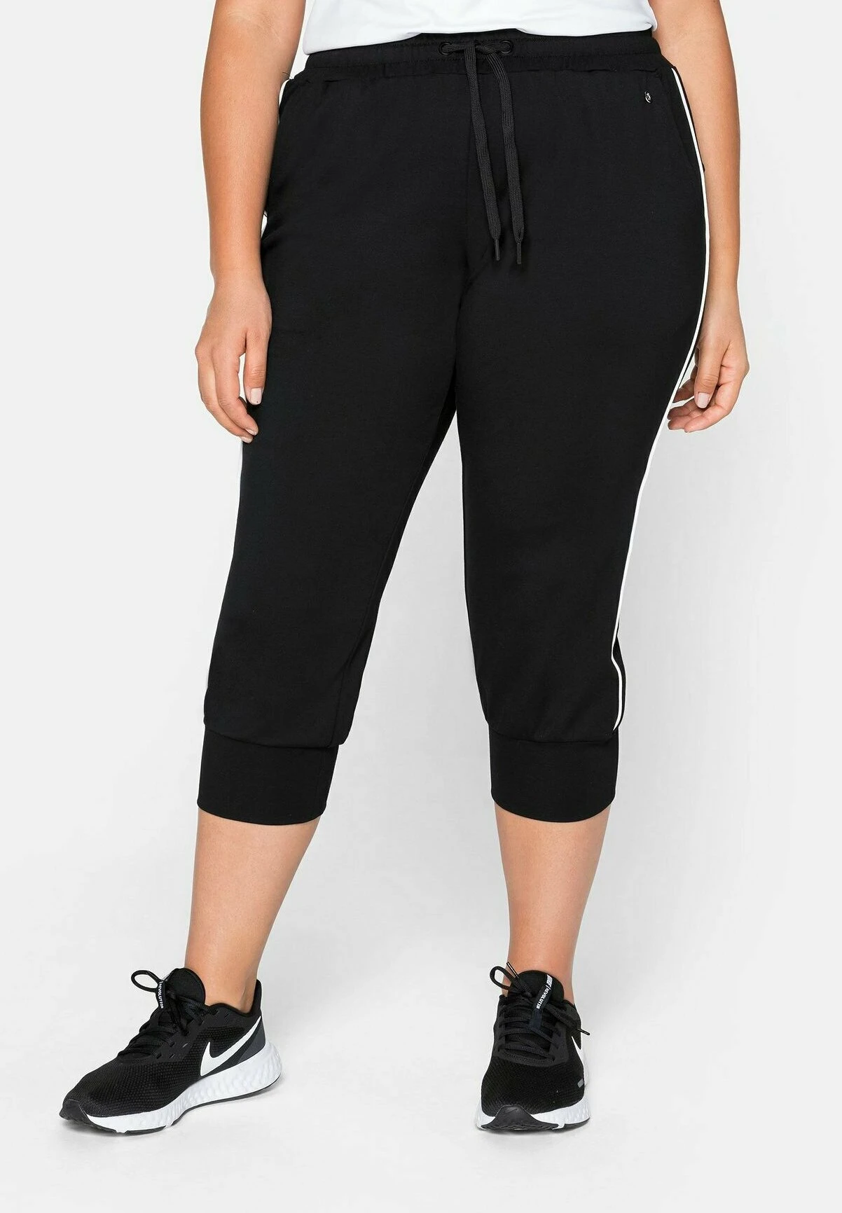 Sheego Pantaloncini SportiviSchwarz Donna Shorts SHI41E00F-Q11 3 Sheego Pantaloncini SportiviSchwarz Donna Shorts SHI41E00F-Q11