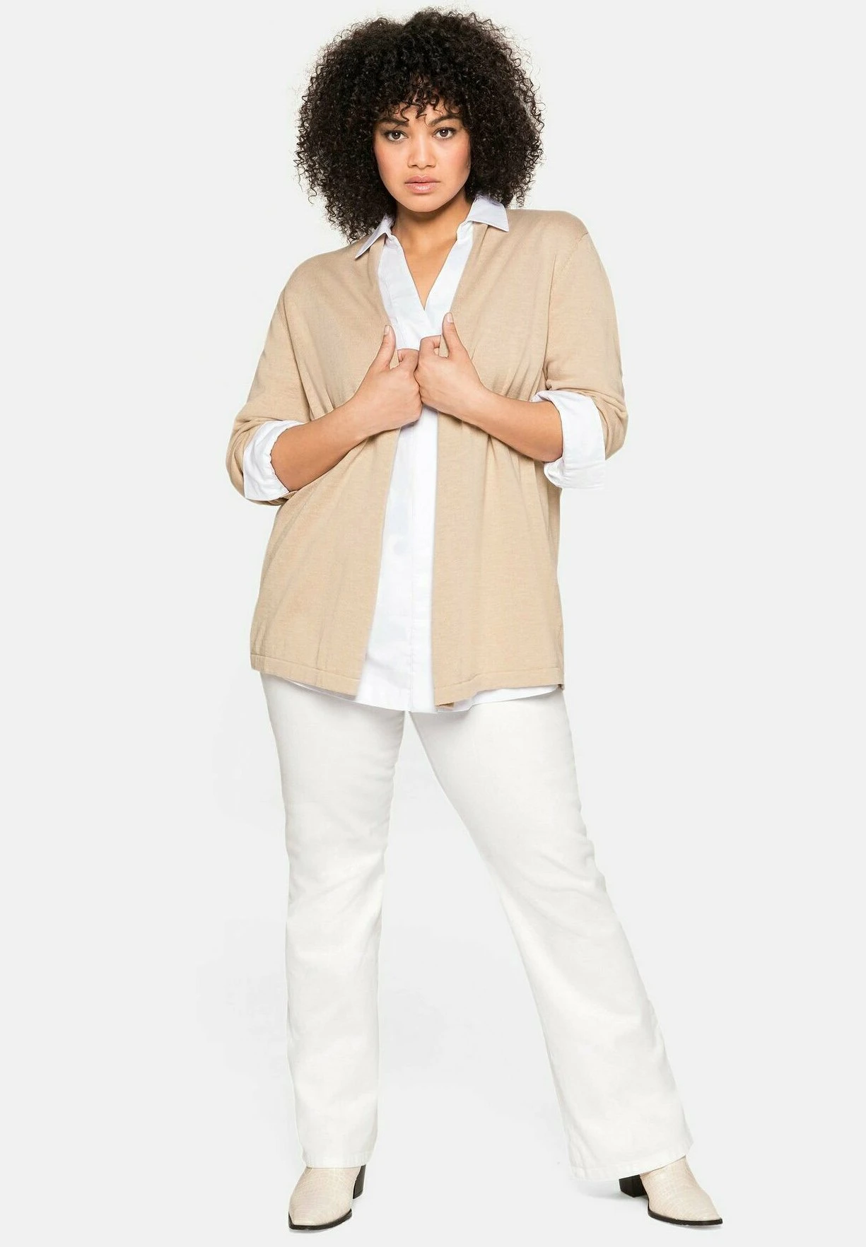 Sheego CardiganBeigefarben Donna Maglieria SHI21I07A-B11 4 Sheego CardiganBeigefarben Donna Maglieria SHI21I07A-B11 - immagine 2