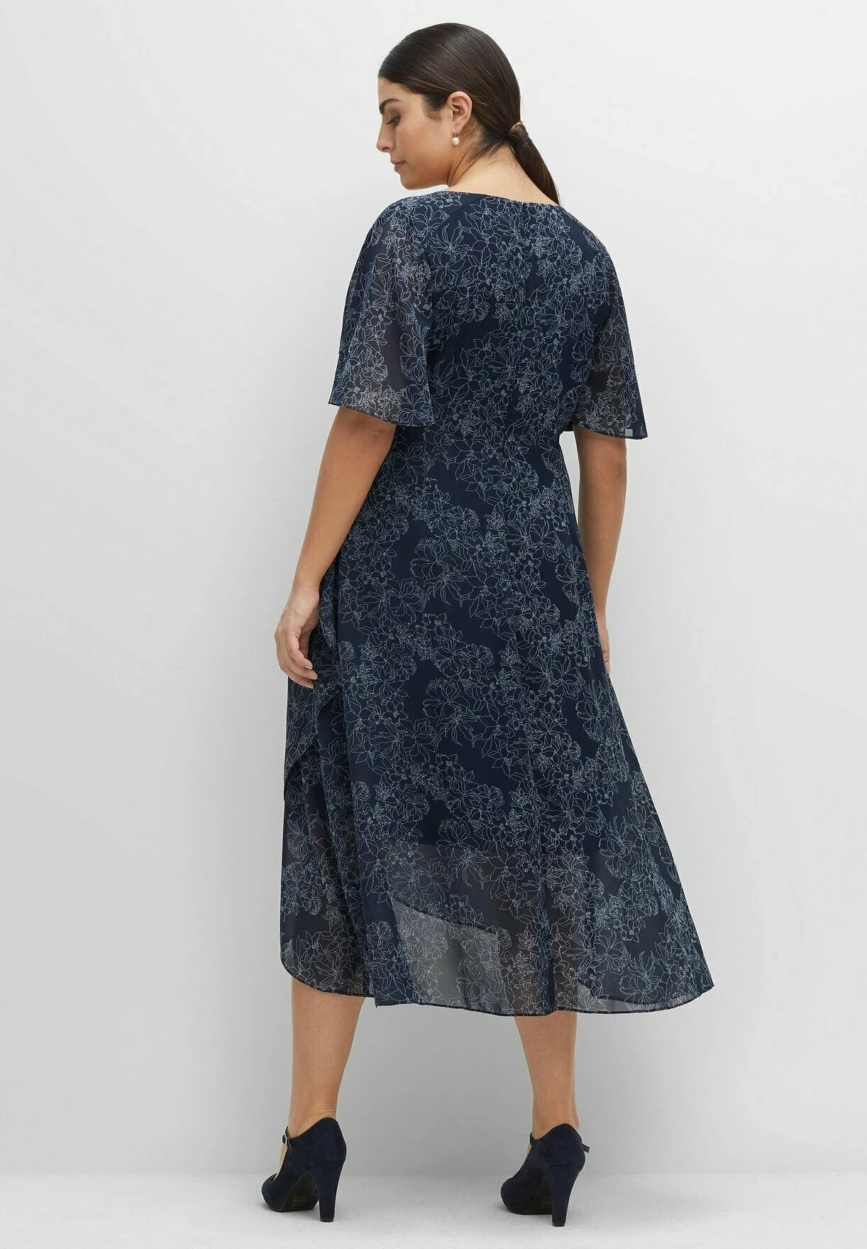 Sheego Vestito EstivoNachtblau Bedruckt Donna Vestiti SHI21C0OH-K11 4 Sheego Vestito EstivoNachtblau Bedruckt Donna Vestiti SHI21C0OH-K11 - immagine 2