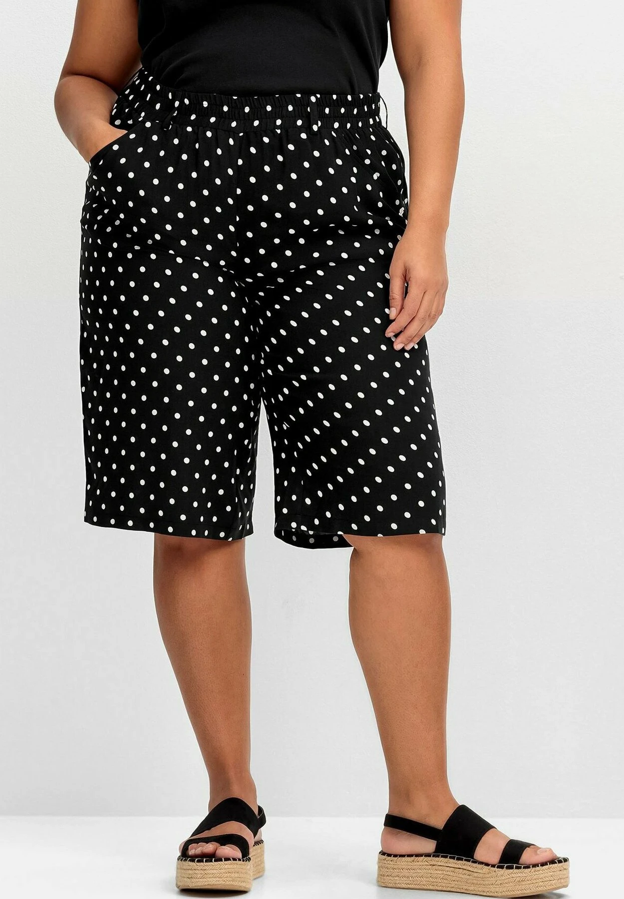 Sheego Bermudas - Shorts - Schwarz Gepunktet 3 Sheego Bermudas - Shorts - Schwarz Gepunktet