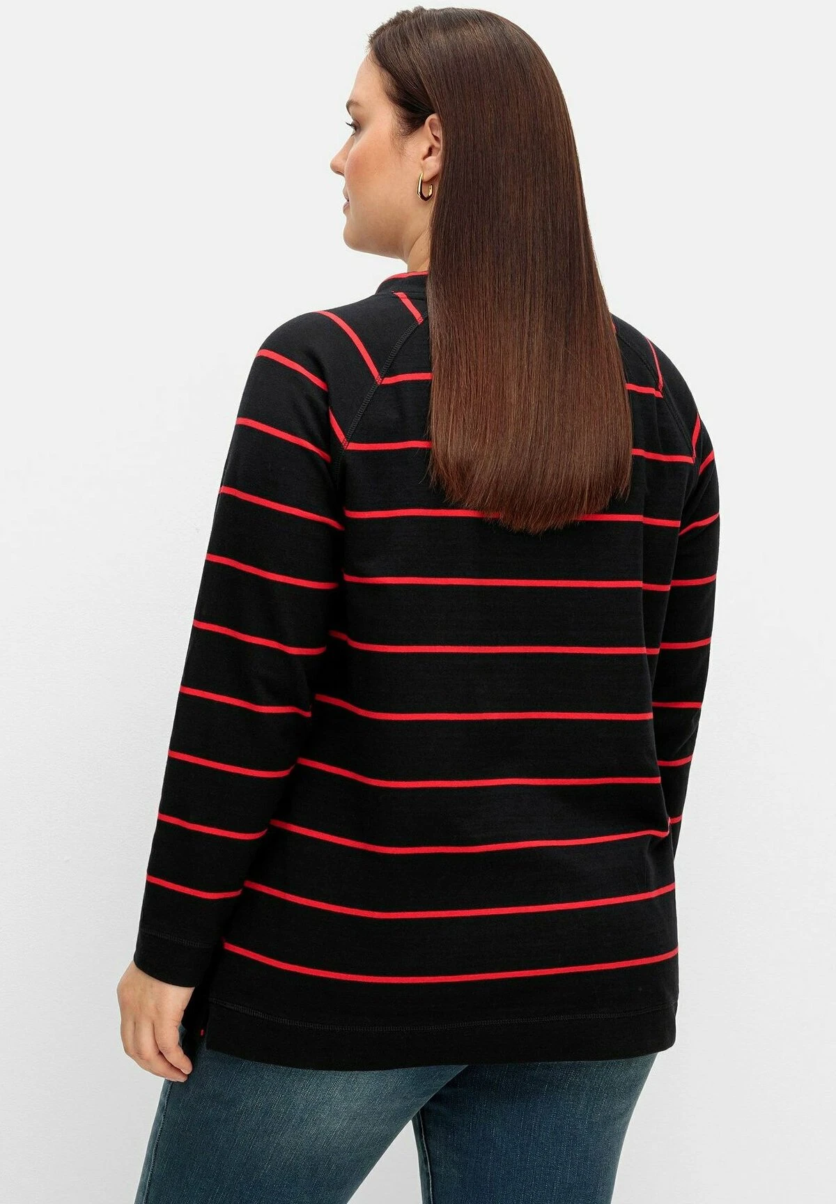 Sheego GestreiftesFelpaSchwarz Rot Donna Felpe SHI21J078-G11 5 Sheego GestreiftesFelpaSchwarz Rot Donna Felpe SHI21J078-G11 - immagine 3