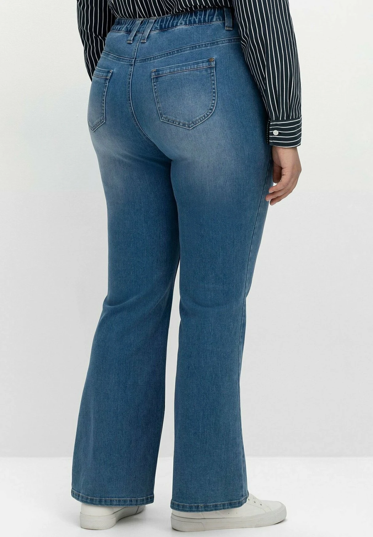 Sheego Jeans BootcutBlue Denim Donna Jeans SHI21N0AQ-K11 4 Sheego Jeans BootcutBlue Denim Donna Jeans SHI21N0AQ-K11 - immagine 2