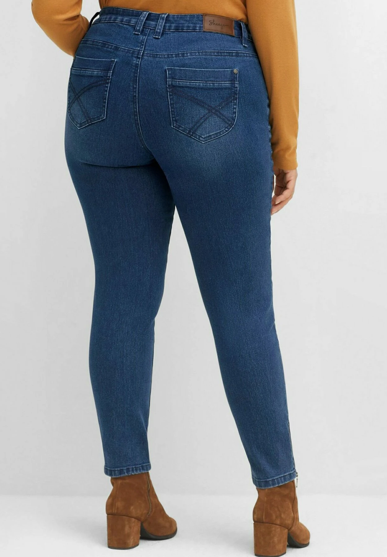 Sheego Jeans Slim FitBlue Denim Donna Jeans SHI21N096-K12 5 Sheego Jeans Slim FitBlue Denim Donna Jeans SHI21N096-K12 - immagine 3