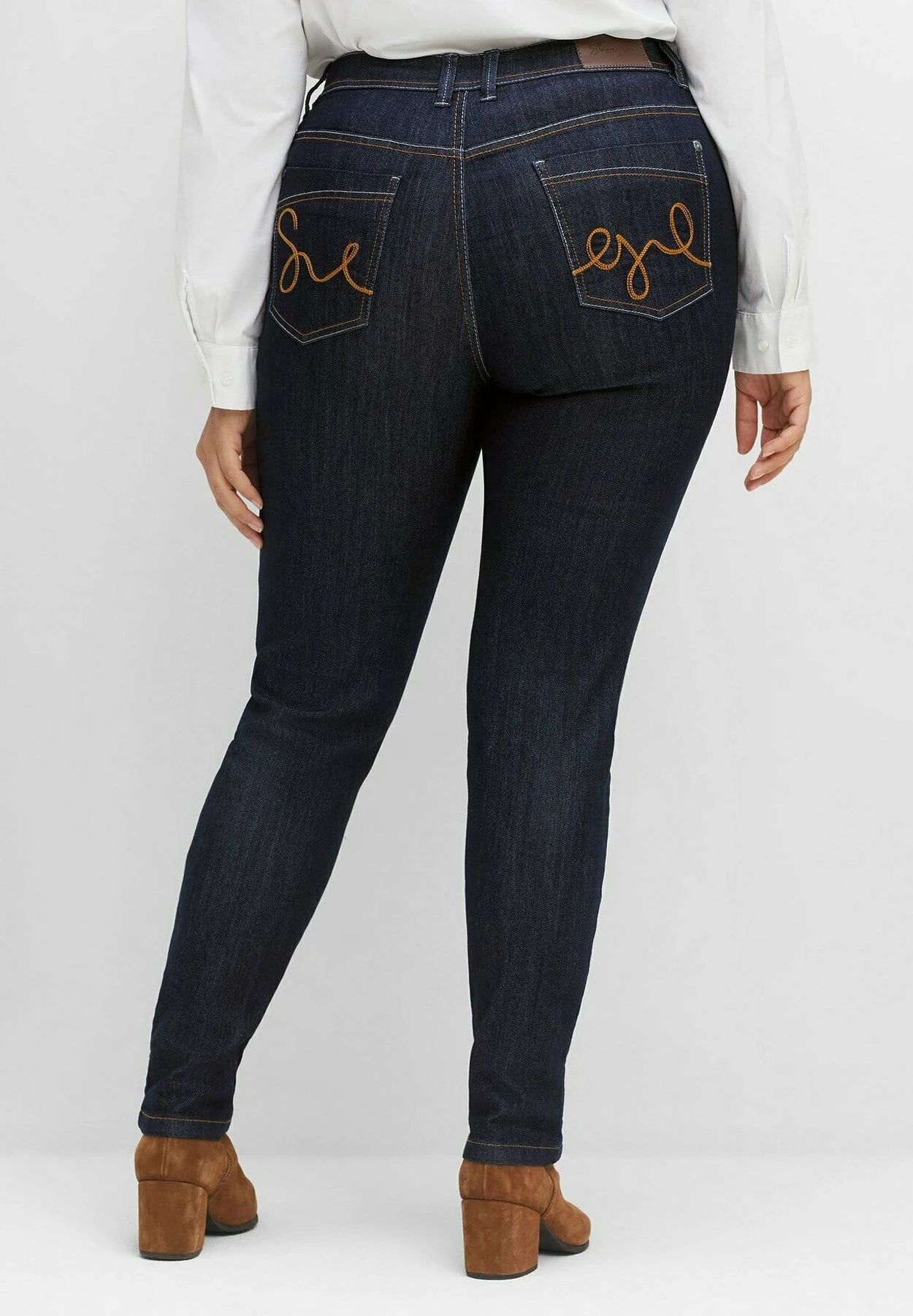 Sheego Jeans Slim FitBlue Black Denim Donna Jeans SHI21N014-K12 5 Sheego Jeans Slim FitBlue Black Denim Donna Jeans SHI21N014-K12 - immagine 3