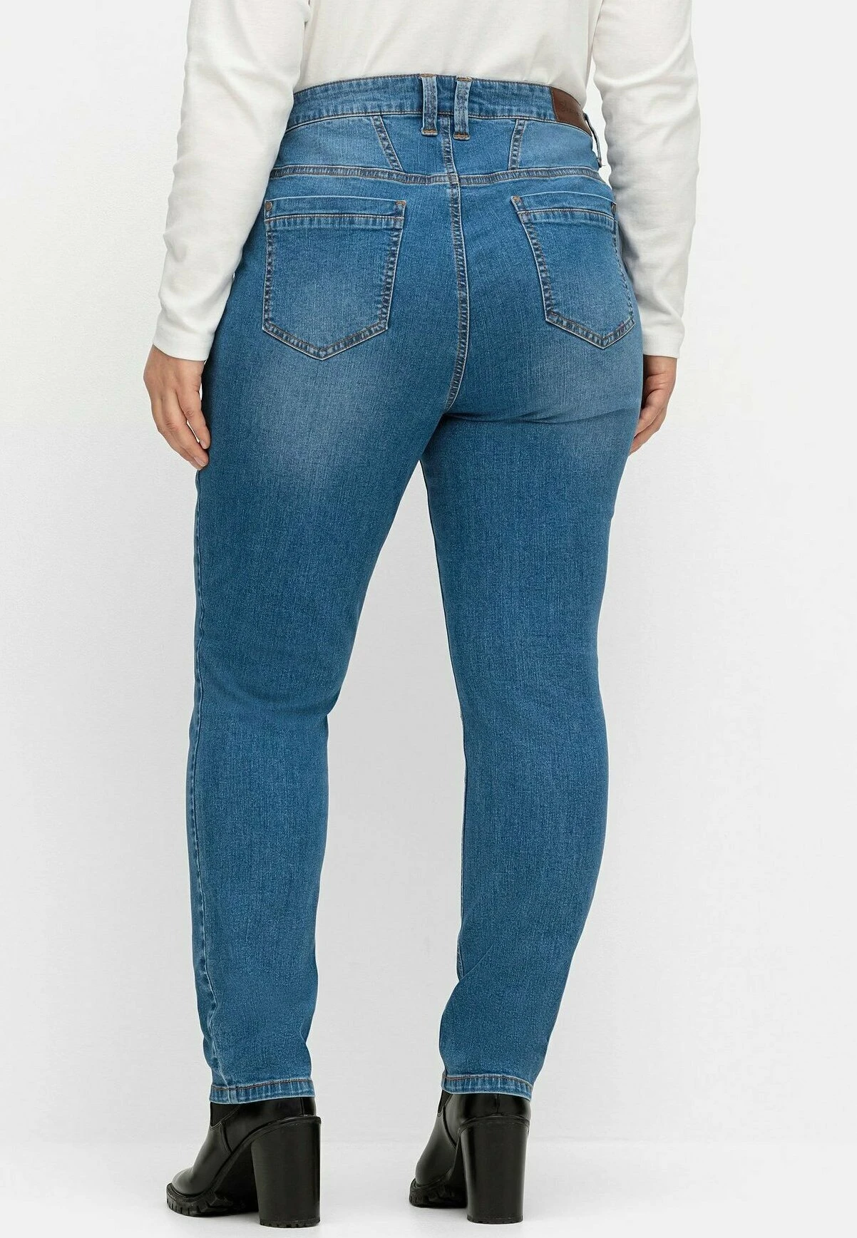 Sheego Jeans Slim FitBlue Denim Donna Jeans SHI21N0B9-K11 5 Sheego Jeans Slim FitBlue Denim Donna Jeans SHI21N0B9-K11 - immagine 3