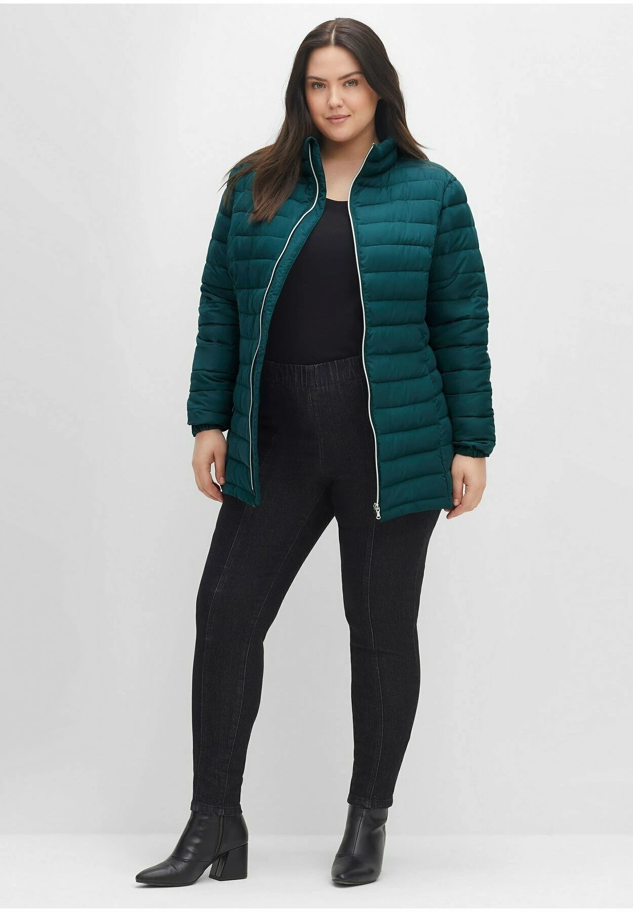Sheego SteppCappotto InvernaleTiefgrün Donna Cappotti SHI21G040-M11 4 Sheego SteppCappotto InvernaleTiefgrün Donna Cappotti SHI21G040-M11 - immagine 2