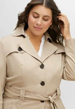 Sheego TrenchSofttaupe Donna Cappotti SHI21U004-B12 10 Sheego TrenchSofttaupe Donna Cappotti SHI21U004-B12 -Sheego Negozio 9fdaef8ea90c4b3e8437cc45ebfa1302