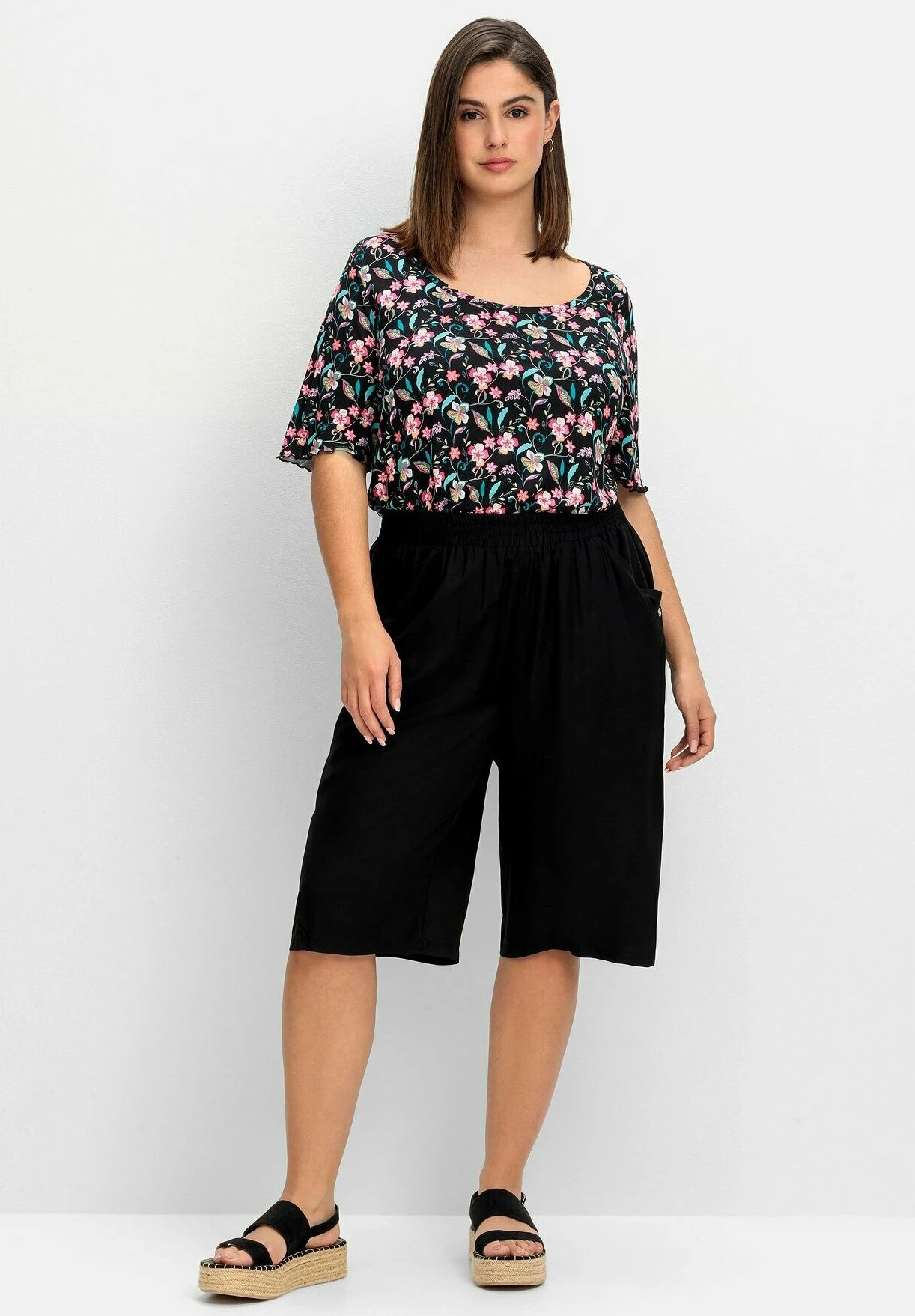 Sheego Bermudas - Shorts - Schwarz 4 Sheego Bermudas - Shorts - Schwarz - immagine 2