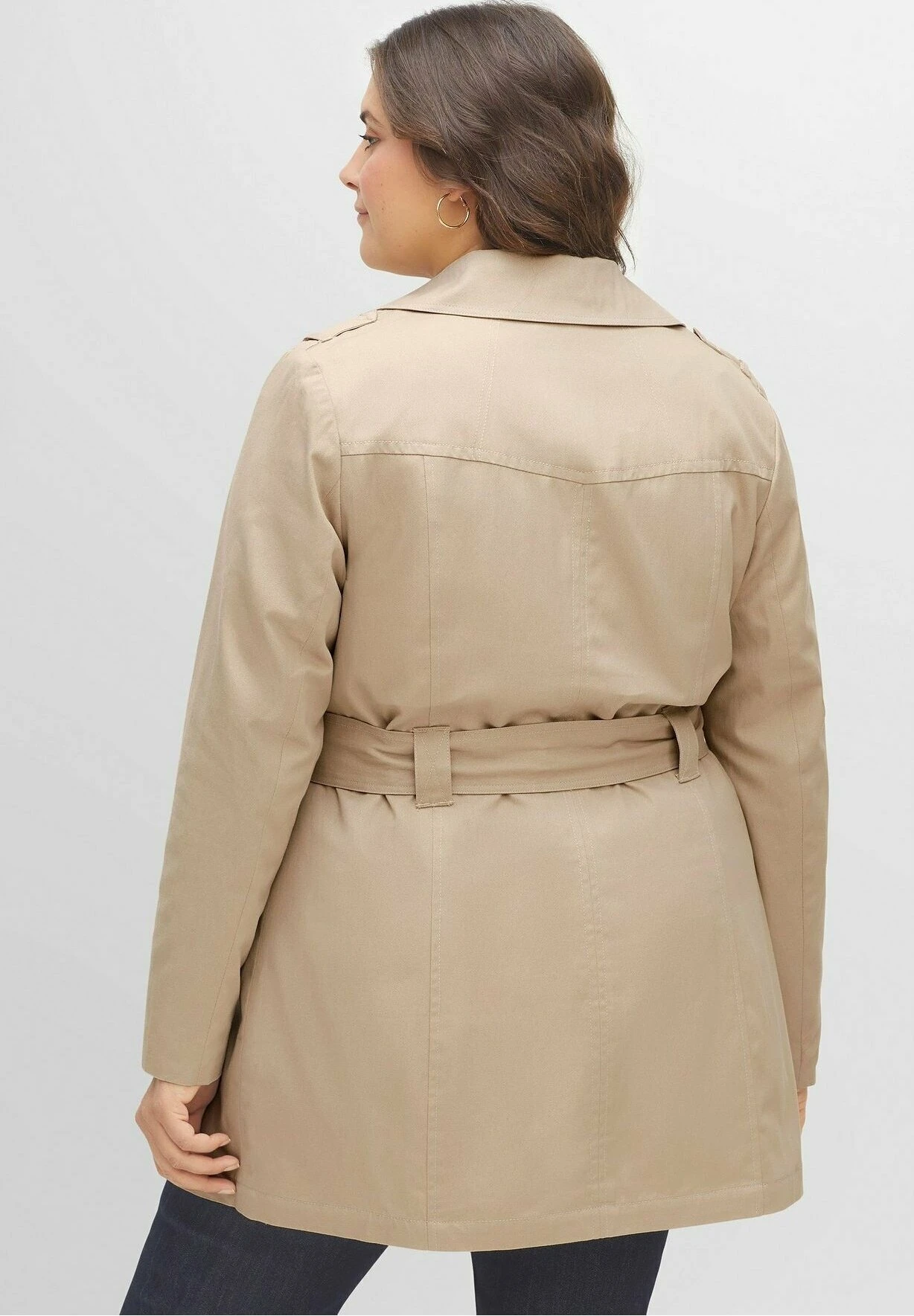 Sheego TrenchSofttaupe Donna Cappotti SHI21U004-B12 5 Sheego TrenchSofttaupe Donna Cappotti SHI21U004-B12 - immagine 3