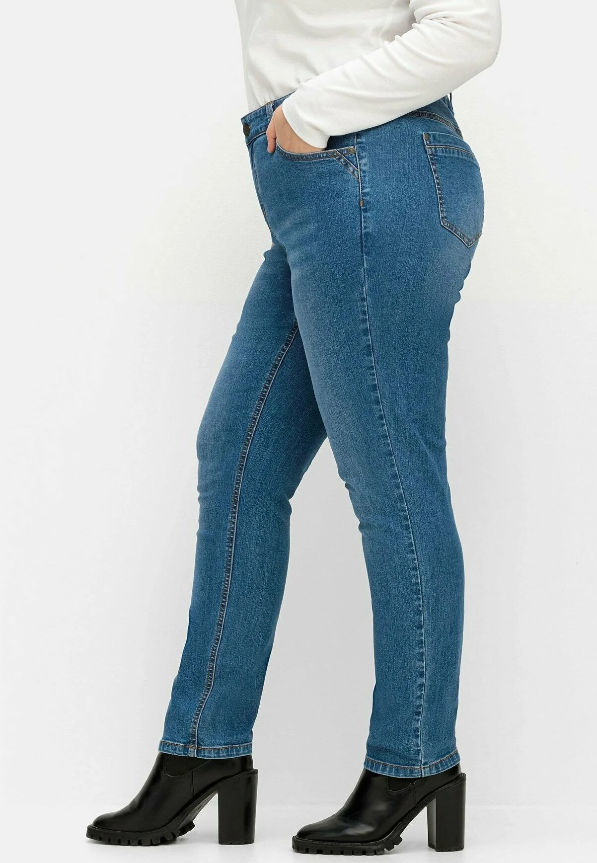 Sheego Jeans Slim FitBlue Denim Donna Jeans SHI21N0B9-K11 7 Sheego Jeans Slim FitBlue Denim Donna Jeans SHI21N0B9-K11 - immagine 5