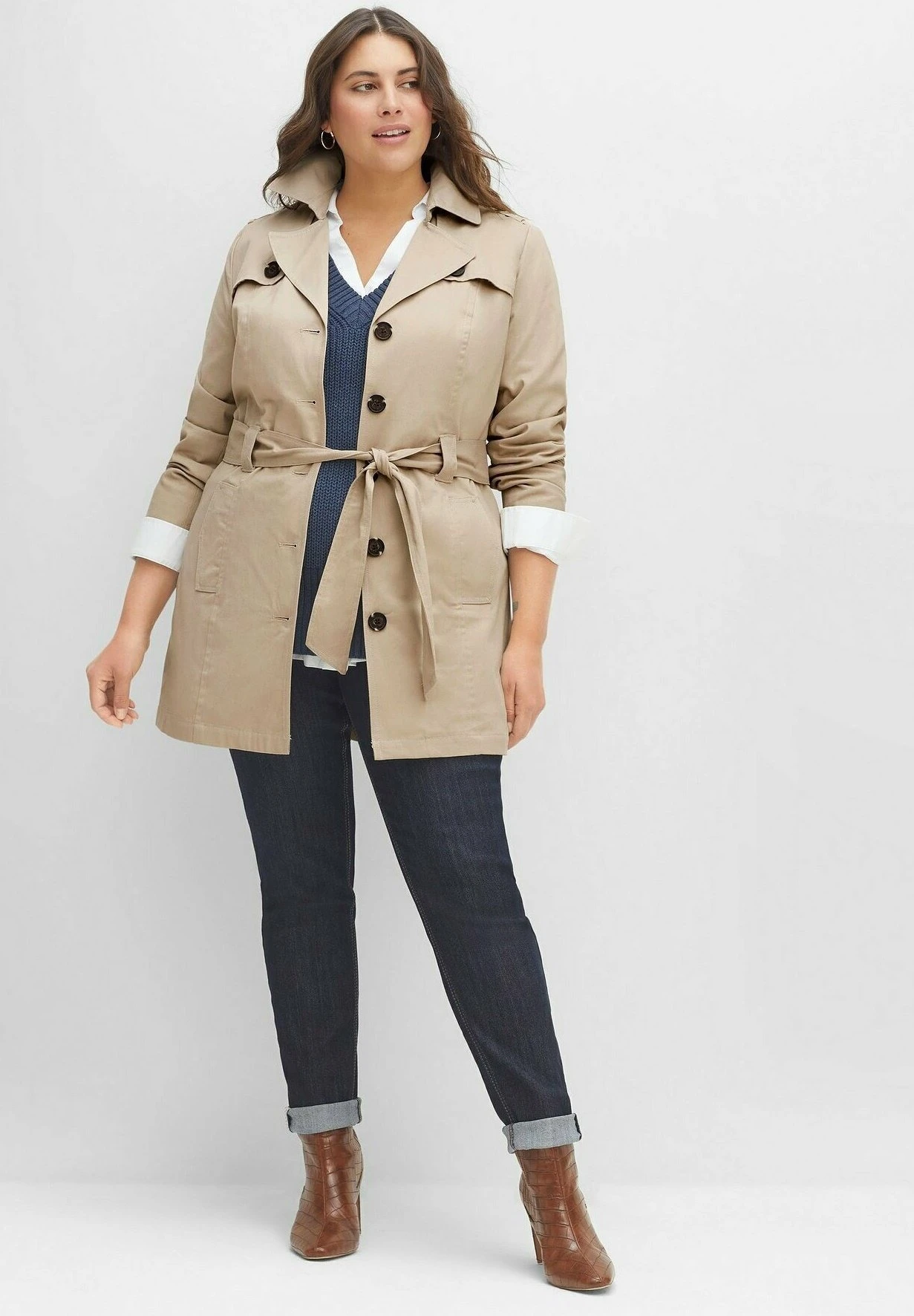 Sheego TrenchSofttaupe Donna Cappotti SHI21U004-B12 4 Sheego TrenchSofttaupe Donna Cappotti SHI21U004-B12 - immagine 2