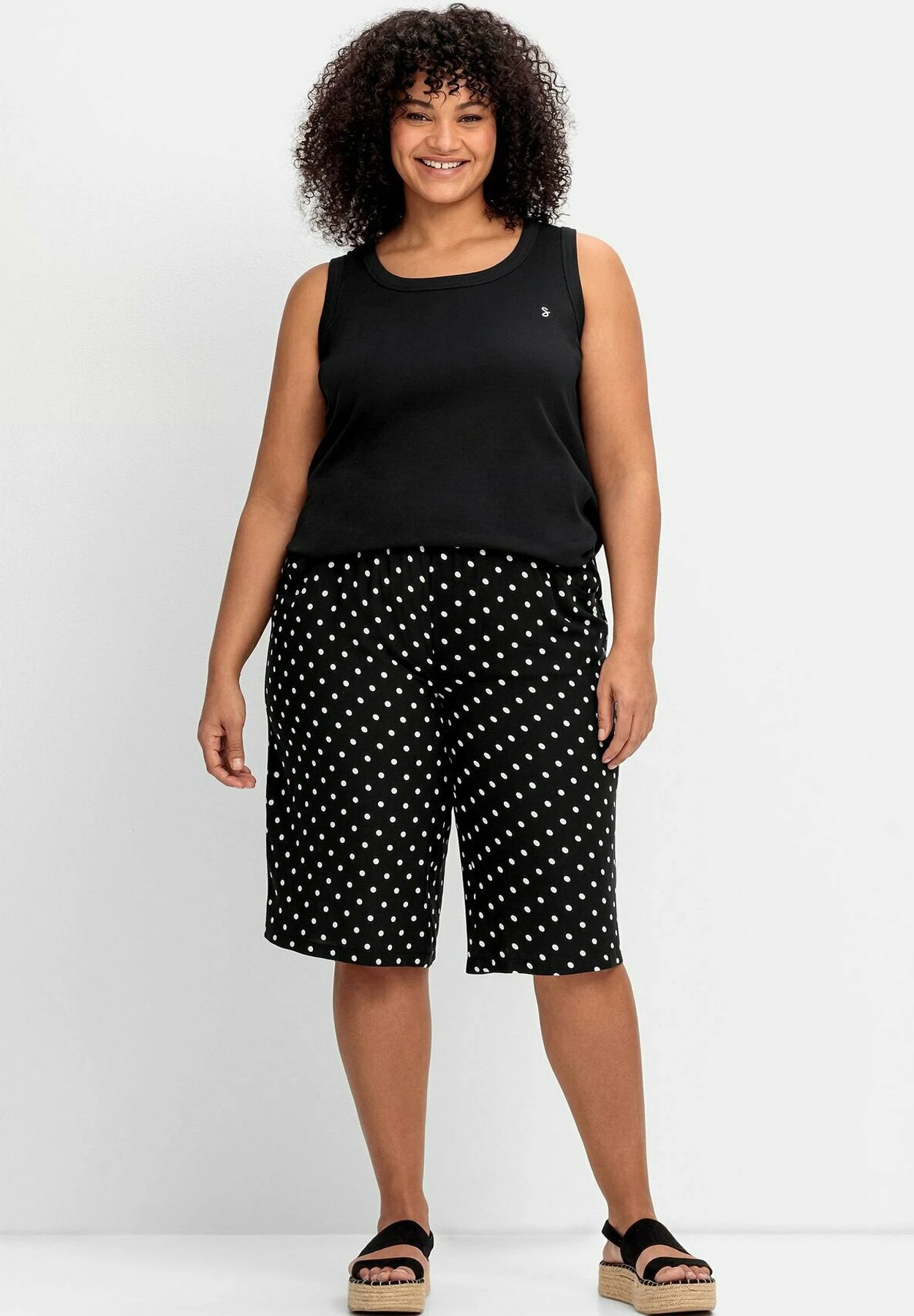 Sheego Bermudas - Shorts - Schwarz Gepunktet 4 Sheego Bermudas - Shorts - Schwarz Gepunktet - immagine 2