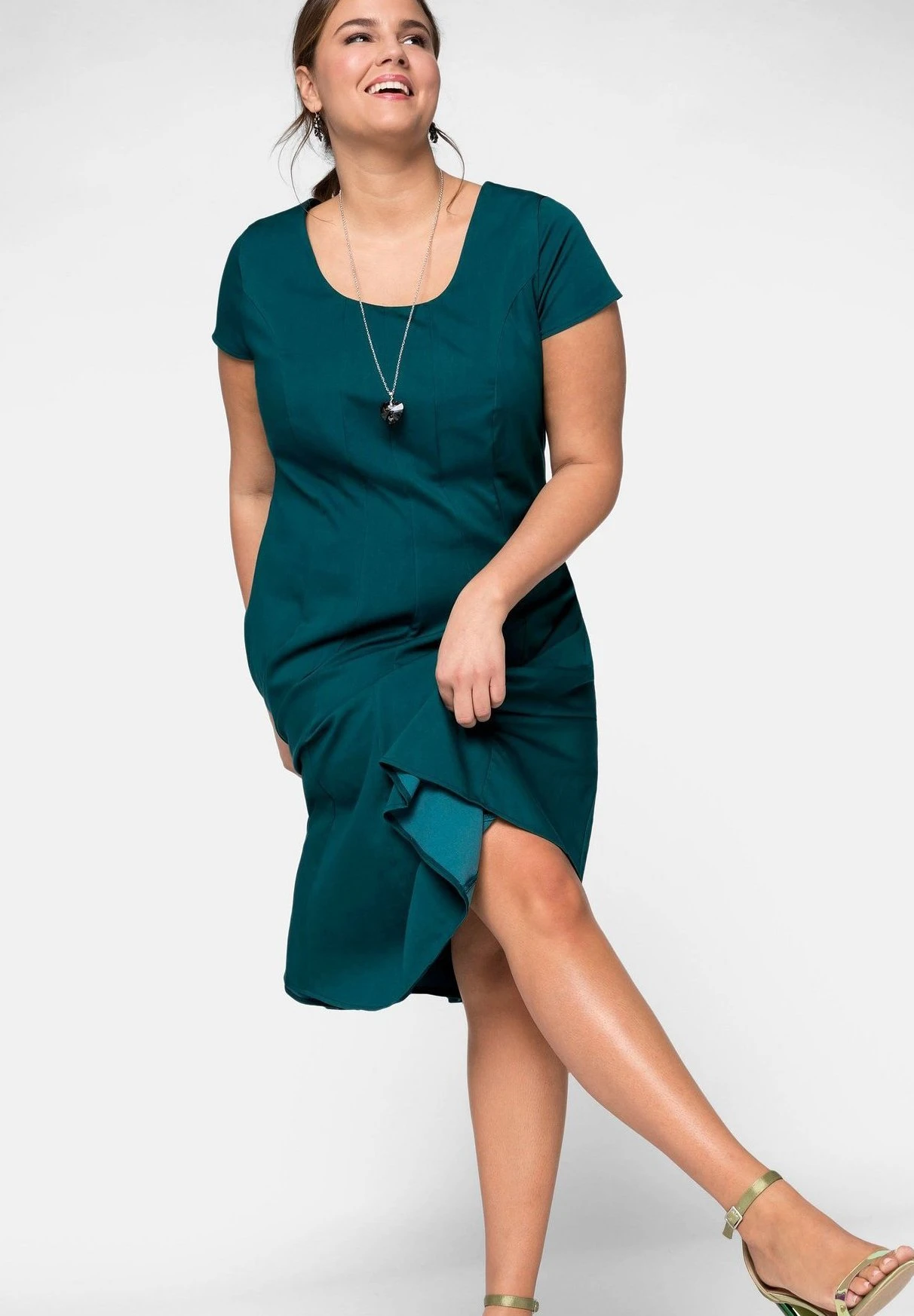 Sheego Vestito EleganteTiefgrün Donna Vestiti SHI21C00M-M11 4 Sheego Vestito EleganteTiefgrün Donna Vestiti SHI21C00M-M11 - immagine 2